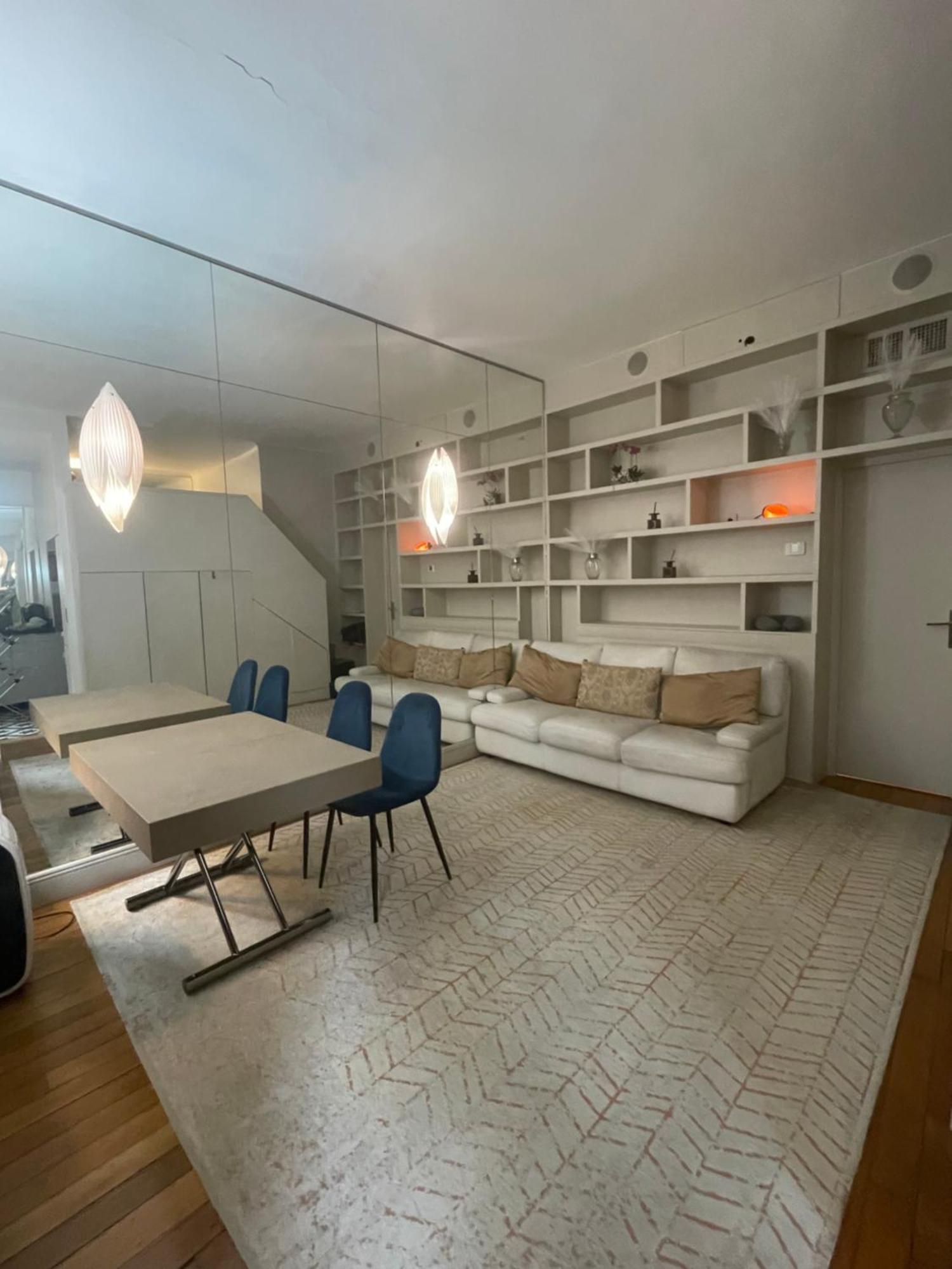 Appartement Elegant Avec Mezzanine Porte Des Ternes Parijs